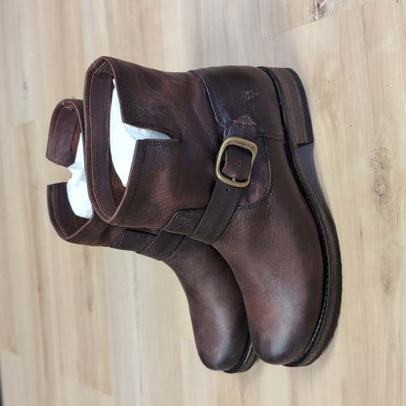 Frye Company Women's Veronica Bootie - Picture 4 of 11